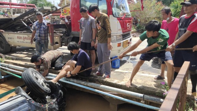 จีพีเอส! ทำพิษ เลี้ยวผิดร่วงตกคลอง-3ชีวิตหวิดม้วย