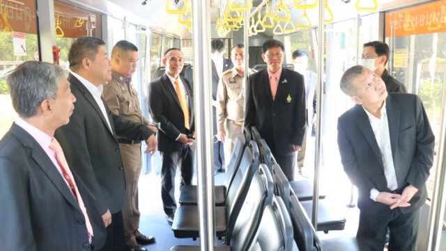 โคราชเอ็มโอยูบริการรถรับส่งนักศึกษาแก้รถติด