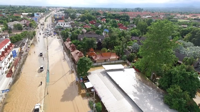 ฝนถล่มเชียงใหม่-วัดต้นเกว๋นจมบาดาล