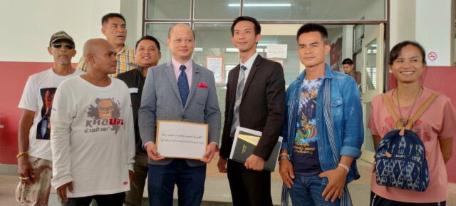 ลุงพลป้าแต๋นและทนายนำคลิปเสียงปริศนาคดีน้องชมพู่ให้ตำรวจ