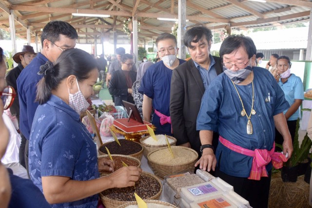 มหกรรมเปิดบ้านสุรินทร์ เพิ่มช่องทางการตลาดให้กับผู้ผลิต ผู้ประกอบการ OTOP