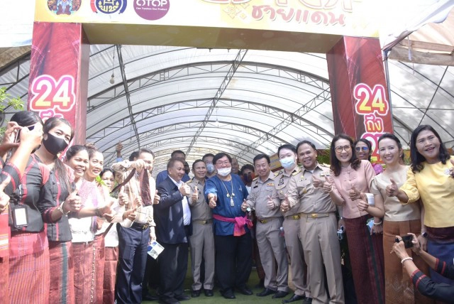 มหกรรมเปิดบ้านสุรินทร์ เพิ่มช่องทางการตลาดให้กับผู้ผลิต ผู้ประกอบการ OTOP
