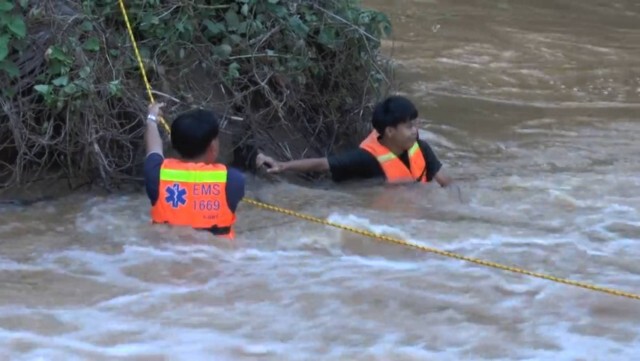 ระดมกำลังค้นหาพ่อเฒ่า-โดนน้ำพัดจมหาย