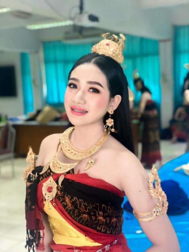 แห่อาลัย น้องปอย สาวสวยวัย 16 เหยื่อกระสุนแก๊งแว้น
