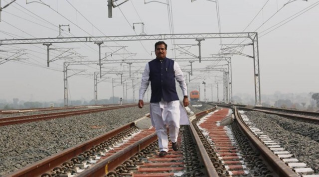 รมว.การรถไฟอินเดีย ติดเชื้อโควิด-19 เสียชีวิตแล้ว