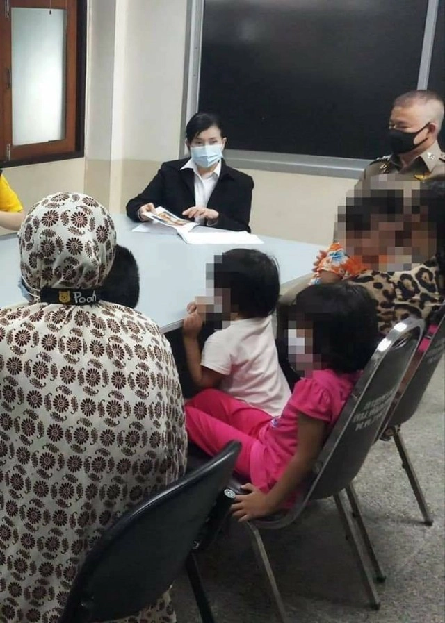 แม่แท้ๆทิ้งลูกในไส้ 3 คน ขังไว้ห้องเช่า ลูกคนเล็กวัย 4 เดือนฝากคนเลี้ยง ก่อนหนีไปหาผู้ชายไม่เหลียวแล