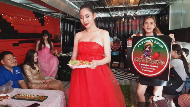 "นางโชว์"สู้พิษโควิด19-เปิดร้าน "ยำแซบลืมผัว"