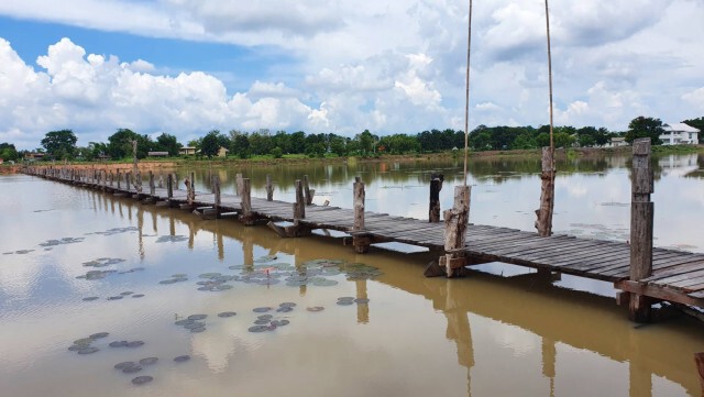 สะพานไม้ข้ามบึงเก็บน้ำ จุดเช็คอินแห่งใหม่แก้งสนามนาง