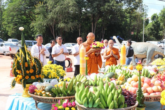 จัดพิธีประดิษฐานพระหินทรายหน้าบันไดสวรรค์กระตุ้นท่องเที่ยว