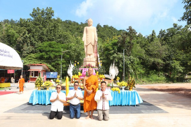 จัดพิธีประดิษฐานพระหินทรายหน้าบันไดสวรรค์กระตุ้นท่องเที่ยว