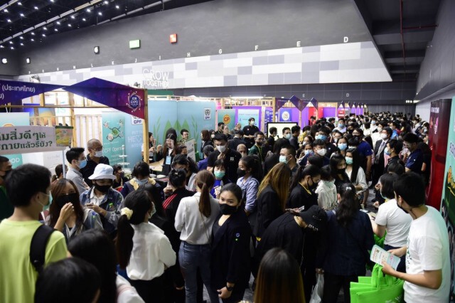 นายกฯ เยี่ยมบูธ ซีพีเอฟรับงานกว่า 8,000 อัตราที่ Job Expo Thailand 2020