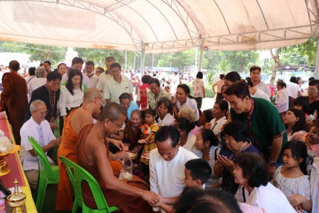 จัดพิธีประดิษฐานพระหินทรายหน้าบันไดสวรรค์กระตุ้นท่องเที่ยว