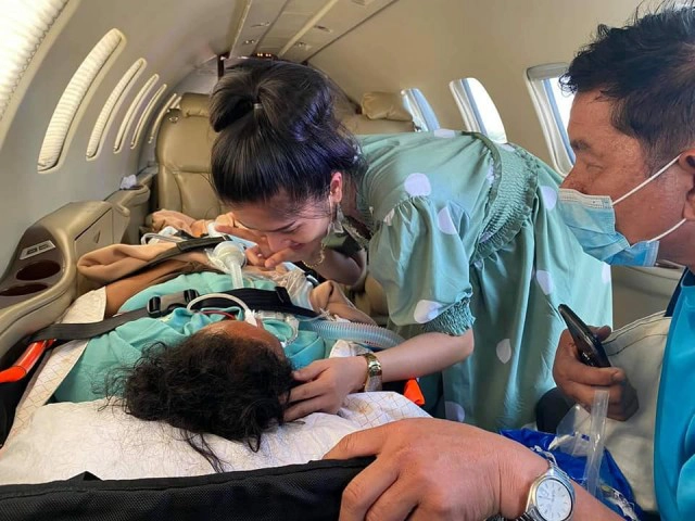 สาวหมอลำท้องใกล้คลอด ตัดสินใจเช่าเหมาลำเครื่องบิน ส่งแม่ป่วยอาการหนัก บินด่วนเข้ารักษาที่กทม.