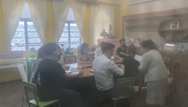 ผู้ปกครองกว่า 100 คนบุกโรงเรียน ขอดูภาพกล้องวงจรปิดทุกห้องเรียน