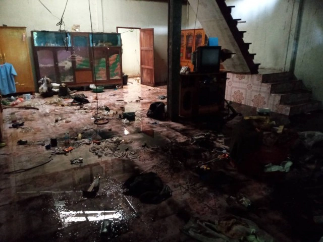 หนุ่มคลั่งหลอนจุดไฟเผาบ้านหวิดคลอกตัวเองดับ