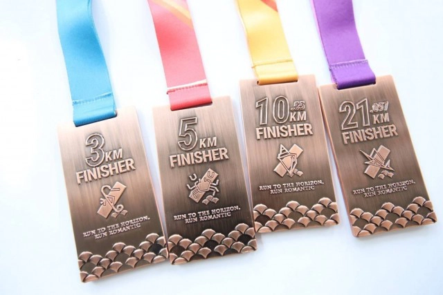 นักวิ่งรัสเซียคว้าชัย "กระบี่ฮาล์ฟมาราธอน "ระยะทาง21.1กม.