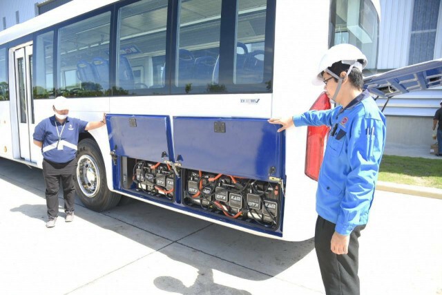 MEA เยี่ยมชมรถ E-bus เดินหน้าความร่วมมือหนุน ขสมก. ดัดแปลงรถเมล์เก่าเป็นรถโดยสารไฟฟ้า