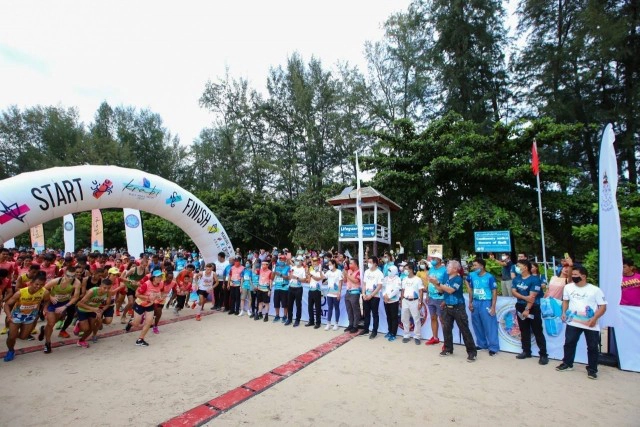 นักวิ่งรัสเซียคว้าชัย "กระบี่ฮาล์ฟมาราธอน "ระยะทาง21.1กม.