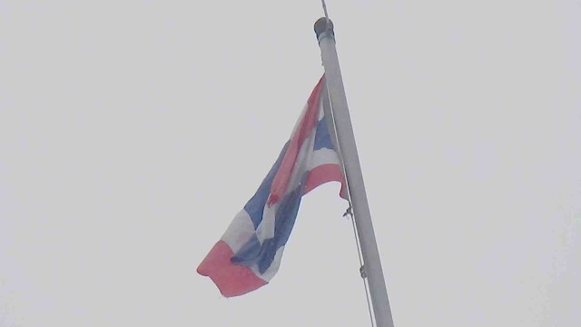 ชาวพิษณุโลกร่วมร้องเพลงชาติ-วันพระราชทานธงชาติไทย