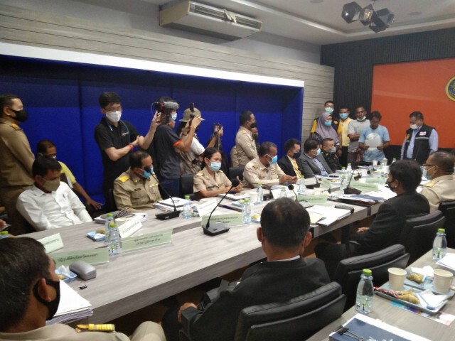 ม็อบ..บุกห้องประชุม ค้านแก้ผังเมืองจะนะ