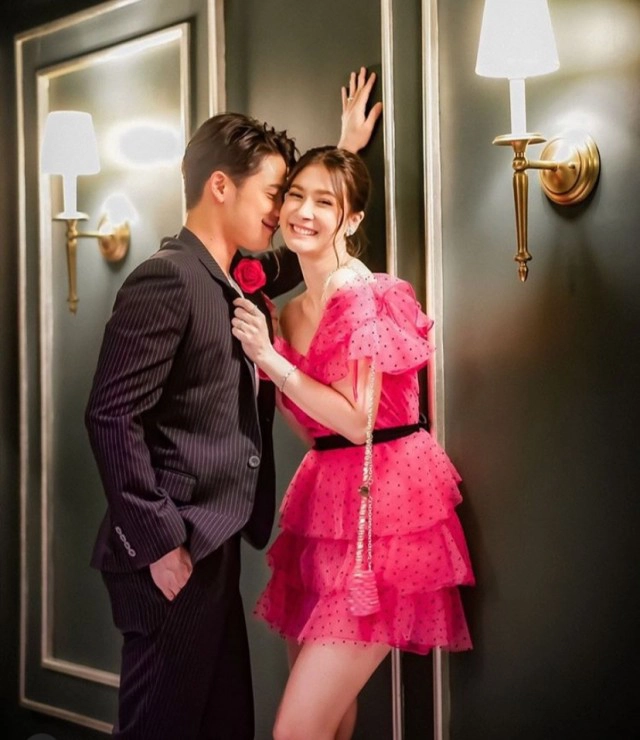 "ซี-เอมี่" รำลึกความหลังสุดหวาน เพื่อนดาราแห่เชียร์ลุ้นอยากอุ้มหลาน