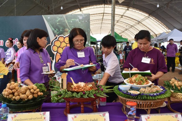 แข่ง"สากกระหน่ำยำลางสาด ลีลาสะท้านโลก"