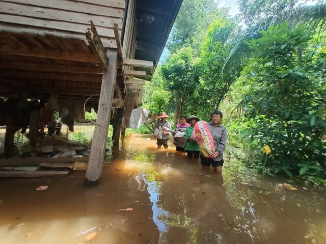 ชาวบ้านค้านเขื่อนโป่งขุนเพชรปักหลักสู้ต่อเรือนแพอยู่