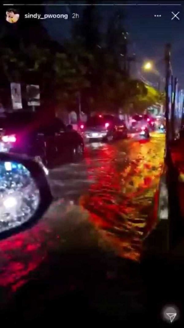 "ปิงปอง"  รีวิวถนนลาดพร้าวยามฝนตก รถติด น้ำท่วม ไฟช็อต ชีวิตดีๆที่ลงตัว