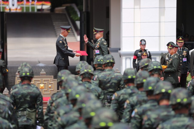 ประมวลภาพ "บิ๊กแดง" ในวันอำลาตำแหน่งผบ.ทบ.