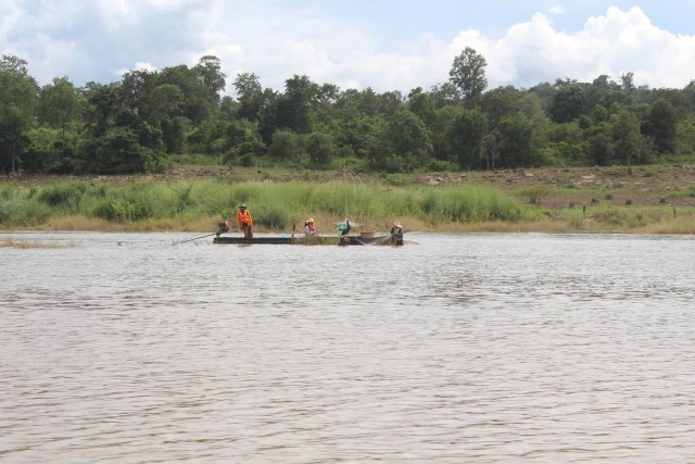 ชาวบ้านแห่จับปลาเขื่อนลำแชะสร้างรายได้เสริม