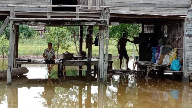 ลำปราสาทเอ่อล้น ท่วมบ้านนานกว่าสัปดาห์