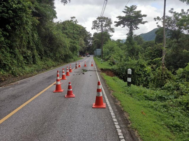 เขาใหญ่อ่วม เจอน้ำกัดเซาะถนนทรุดตัวรถสัญจรไม่ได้