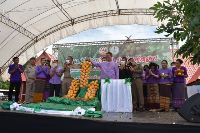 แข่ง"สากกระหน่ำยำลางสาด ลีลาสะท้านโลก"