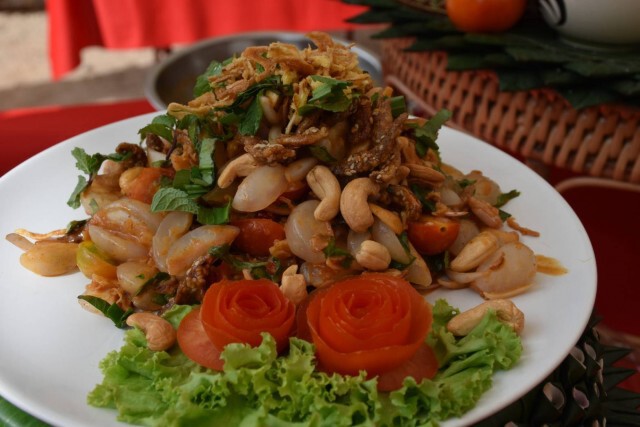 แข่ง"สากกระหน่ำยำลางสาด ลีลาสะท้านโลก"