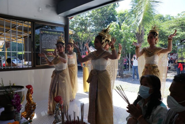 คึกคัก!! ส่องเลขเด็ดปลายประทัด ที่ตำหนักกุมารเทพ เรือนเพชรพลอย