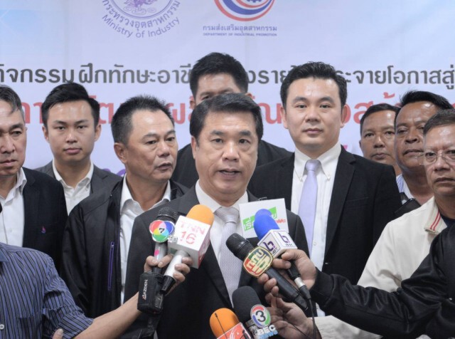 'สุริยะ' ดึง กสอ.สอนผลิตผ้ามัดย้อมสร้างอาชีพเพิ่มรายได้