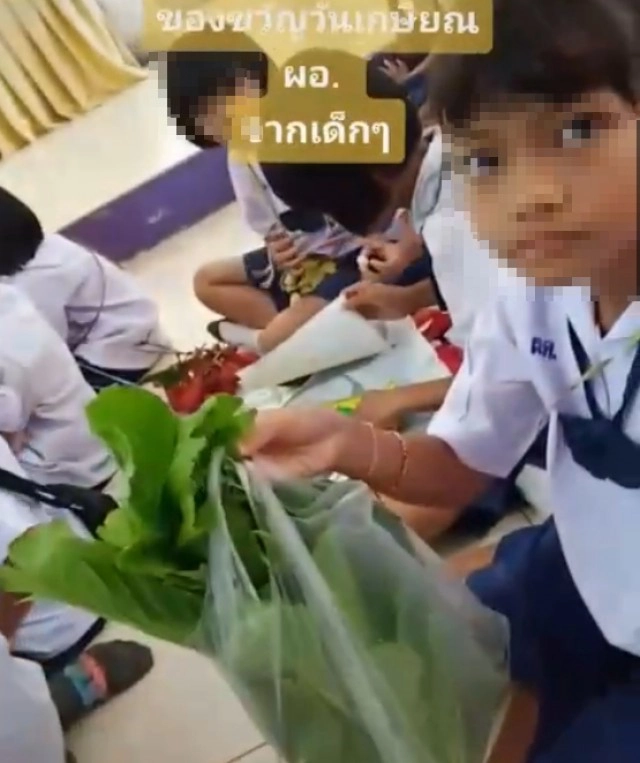 ปาดน้ำตาวันเกษียณ นักเรียนทำเซอร์ไพรส์ครูวันอำลา เห็นแล้วโมเมนต์น่ารัก