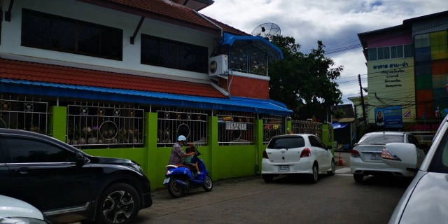 โร่แจ้งความเอาผิดครูอนุบาล-ปิดประตูหนีบนิ้วลูกพิการ