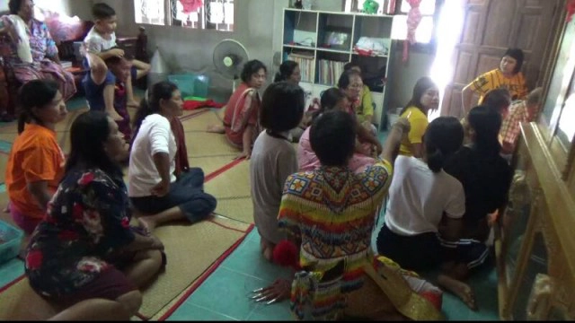 อัญเชิญครูหมอมโนราห์ประทับร่างทรง 4 คนรวด