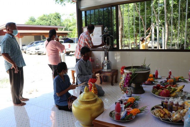 คึกคัก!! ส่องเลขเด็ดปลายประทัด ที่ตำหนักกุมารเทพ เรือนเพชรพลอย