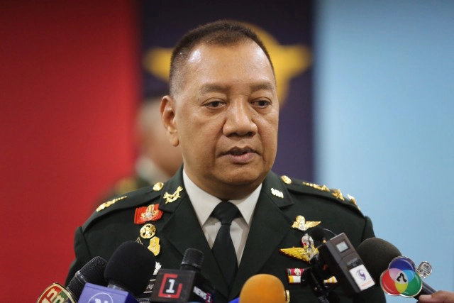 "บิ๊กกบ" อำลาตำแหน่งผบ.เหล่าทัพส่งต่อ"บิ๊กแก้ว"