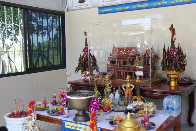 คึกคัก!! ส่องเลขเด็ดปลายประทัด ที่ตำหนักกุมารเทพ เรือนเพชรพลอย