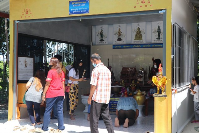 คึกคัก!! ส่องเลขเด็ดปลายประทัด ที่ตำหนักกุมารเทพ เรือนเพชรพลอย