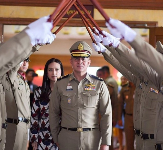มาดามแป้งโพสต์ภาพ เคียงข้างสามี อำลาตำแหน่งอธิบดีกรมราชทัณฑ์