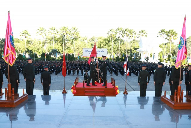 "บิ๊กหนุ่ย" ส่งหน้าที่แม่ทัพภาคที่ 1 ให้ "บิ๊กต่อ"