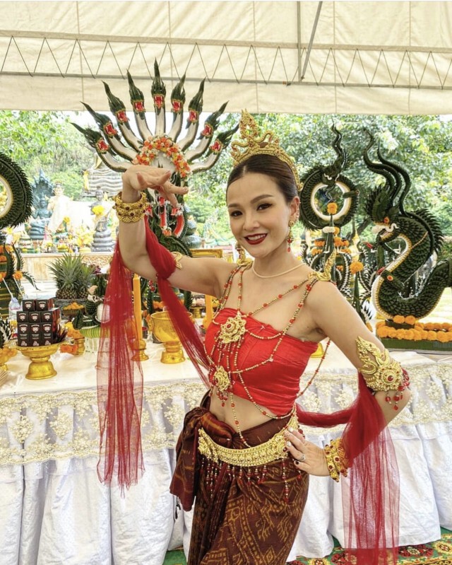 เพ่งกันตาแตก "แคนดี้" โชว์เลขจากธูปไอ้ไข่ โค้งสุดท้ายก่อนหวยออก งานนี้ทุ่มแทงไม่อั้น