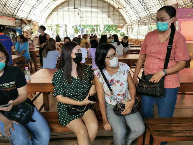 หวั่นซ้ำรอย ผู้ปกครองกว่า 100 คนแห่ขอดูกล้องวงจรปิดรร.สาขาบางบัวทอง