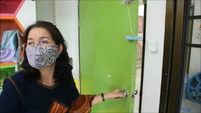 หวั่นซ้ำรอยหนีบนิ้ว-ติดพลาสติดกั้นประตูทุกห้อง