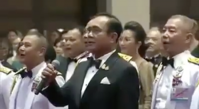 แชร์คลิป ‘ลุงตู่-บิ๊กแดง’นำร้องเพลง 4 เหล่าทัพ