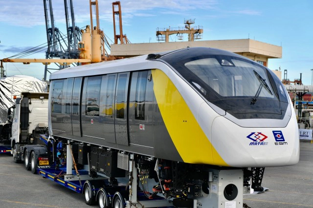 โมโนเรล 'สายสีชมพู-เหลือง' ขบวนแรกถึงไทยแล้ว เปิดบริการปี 65